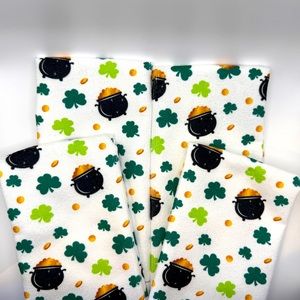Part of gold with four leaf clover kitchen towels BRAND NEW!